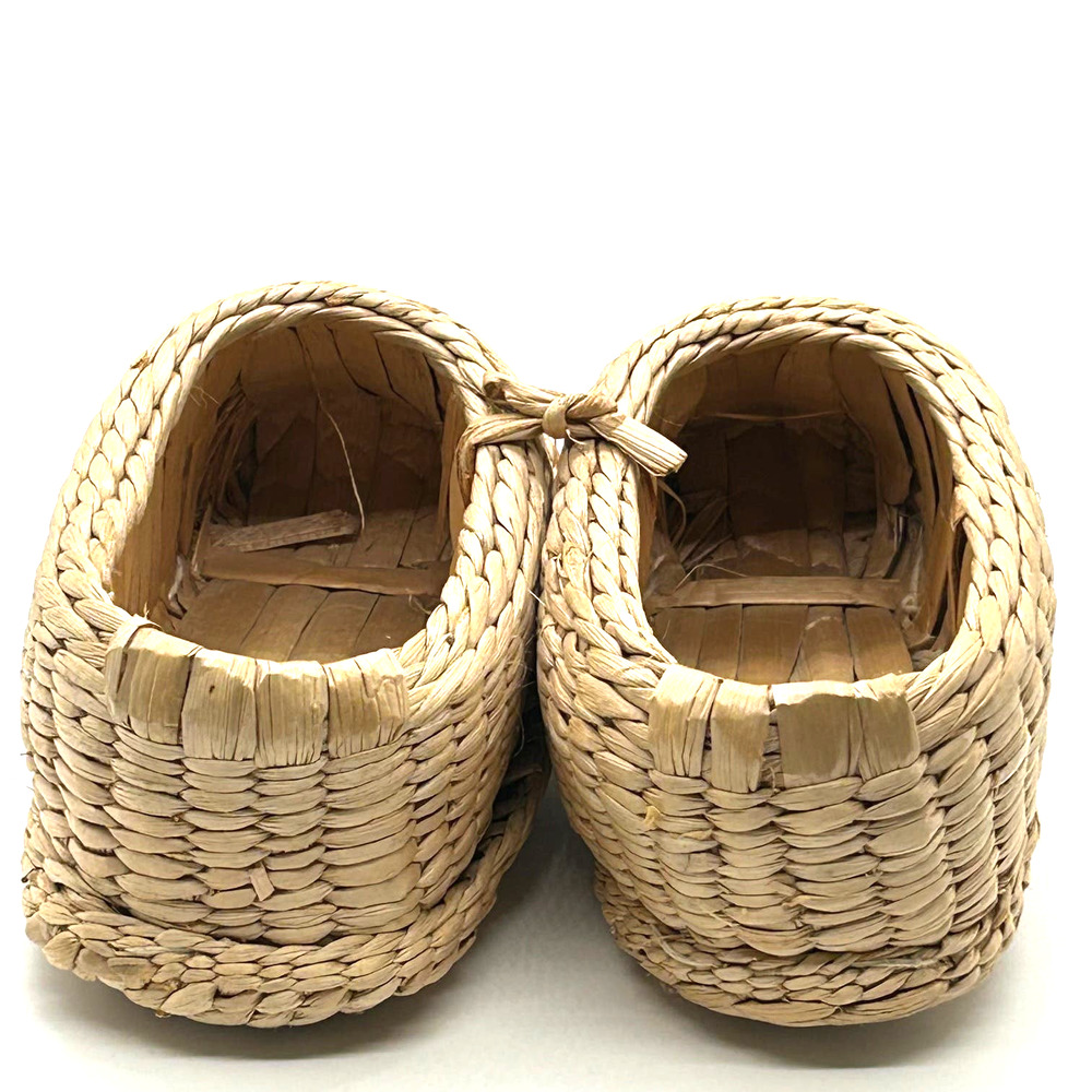 Vintage Woven Straw Childrens Shoes Made in Shandong China - Picture 3 of 9
